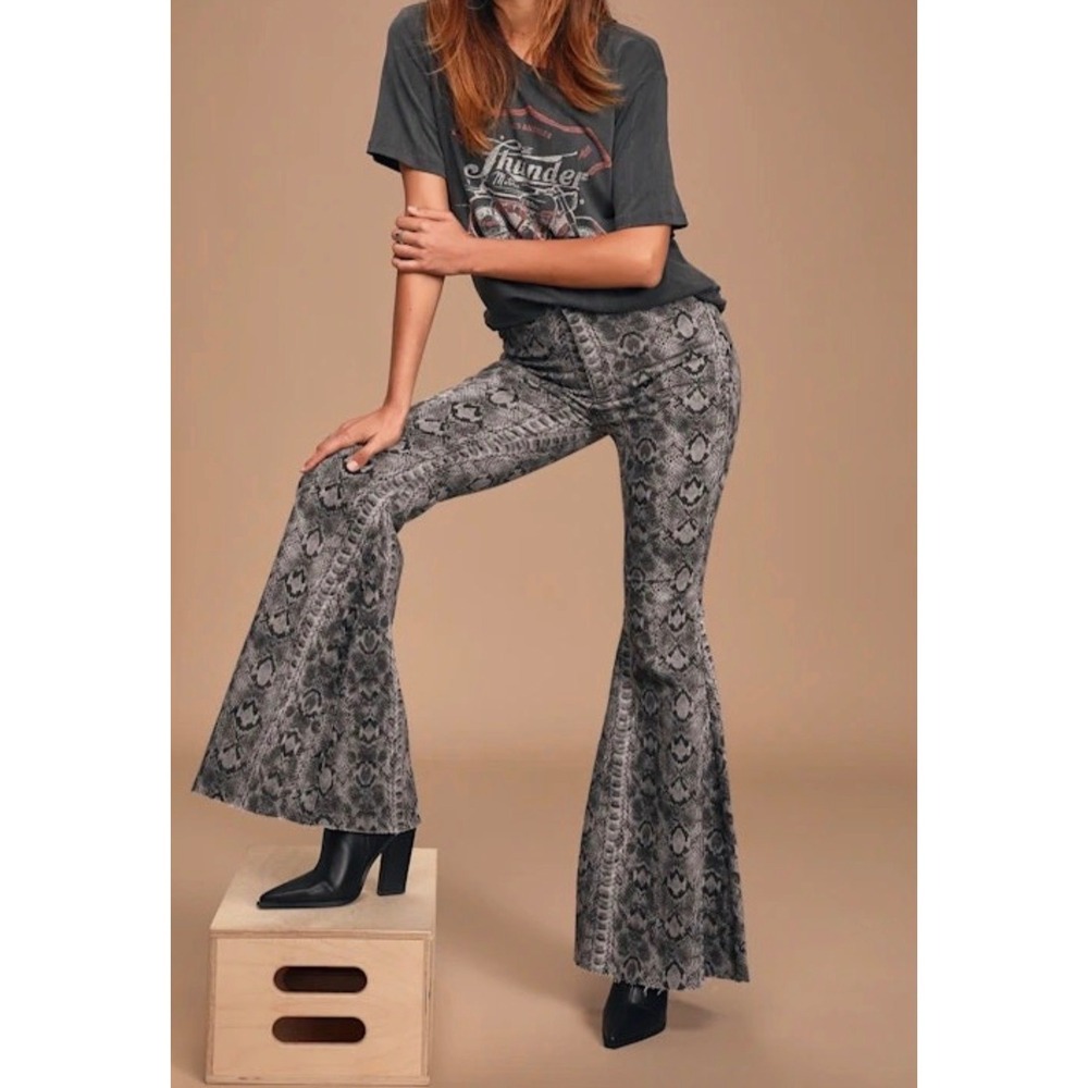 New Free People Jeans Flare Bell Bottom Snake Print Women Size 25 High Rise